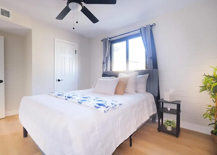 Holiday home Retreat Near Asu & Mill Ave